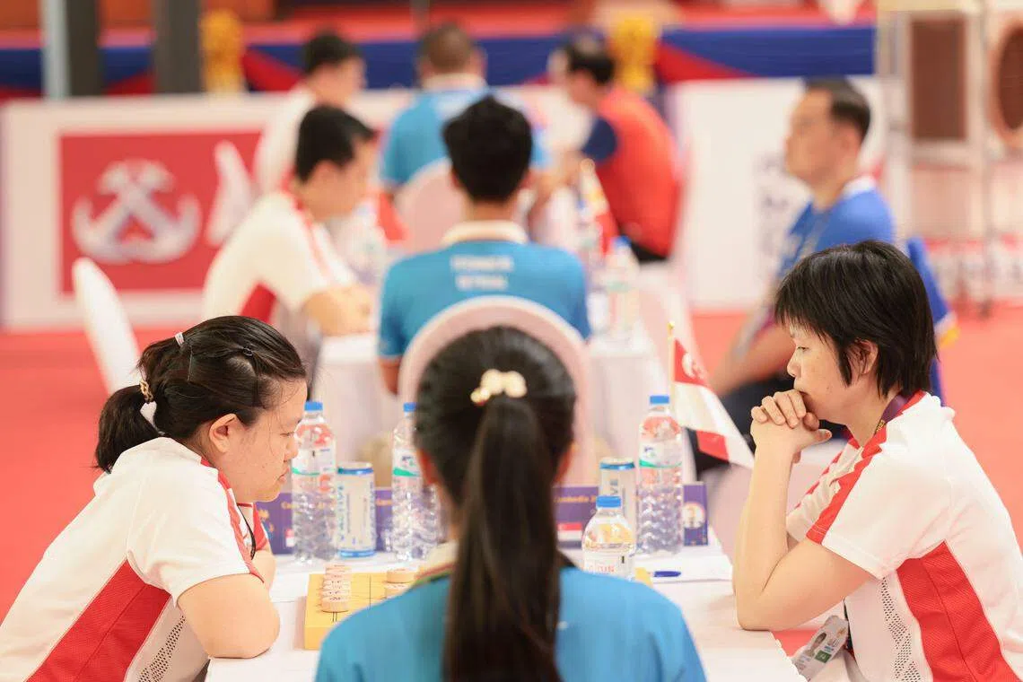 我国两位棋手吴兰香（右）和陈茗芳（左）上演决战。（李冠卫摄）