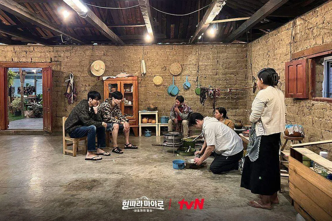 三艺人到访玛雅人后代的家，并学做墨西哥薄饼。（tvN提供）
