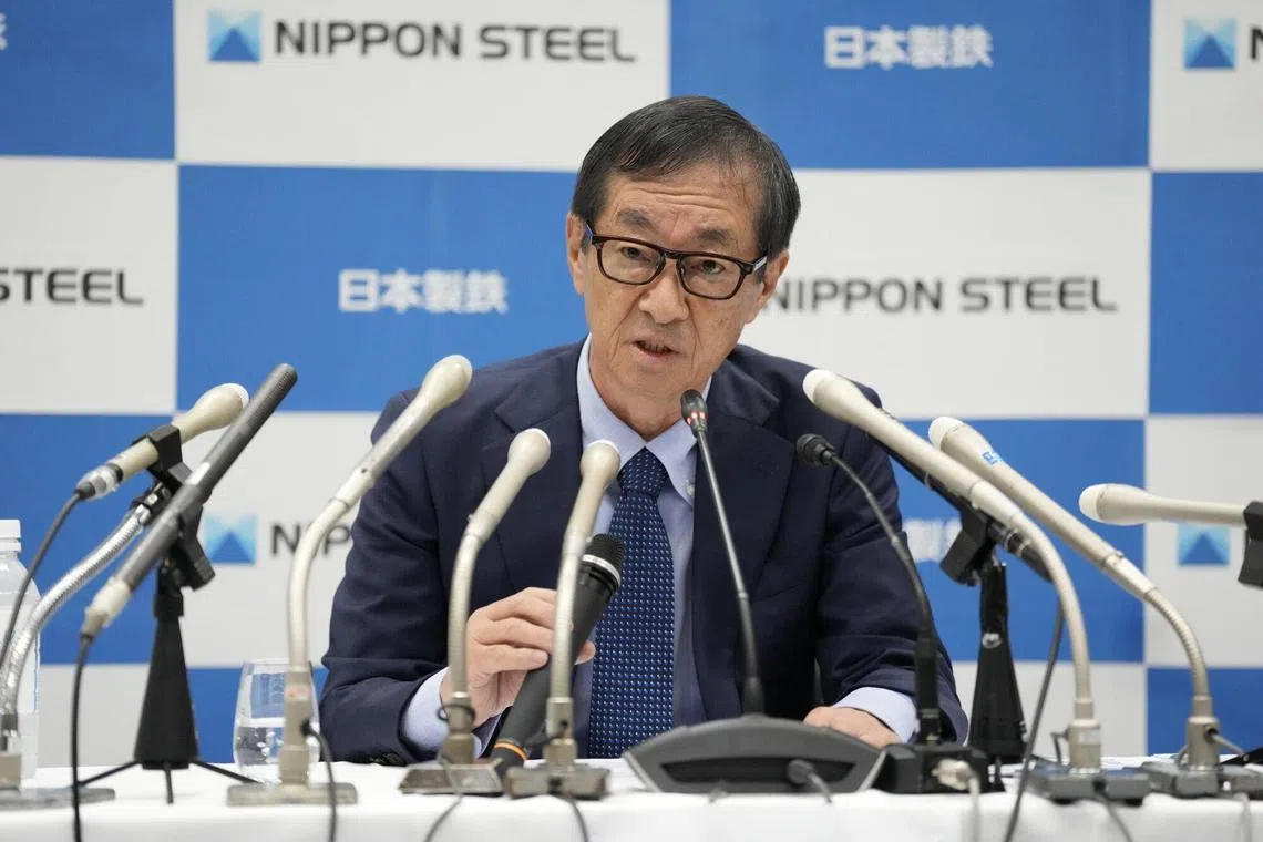 日本制铁首席执行长桥本英二周四在东京的记者会上称，给予特朗普“黄金股”不会影响公司的发展目标。（彭博社）