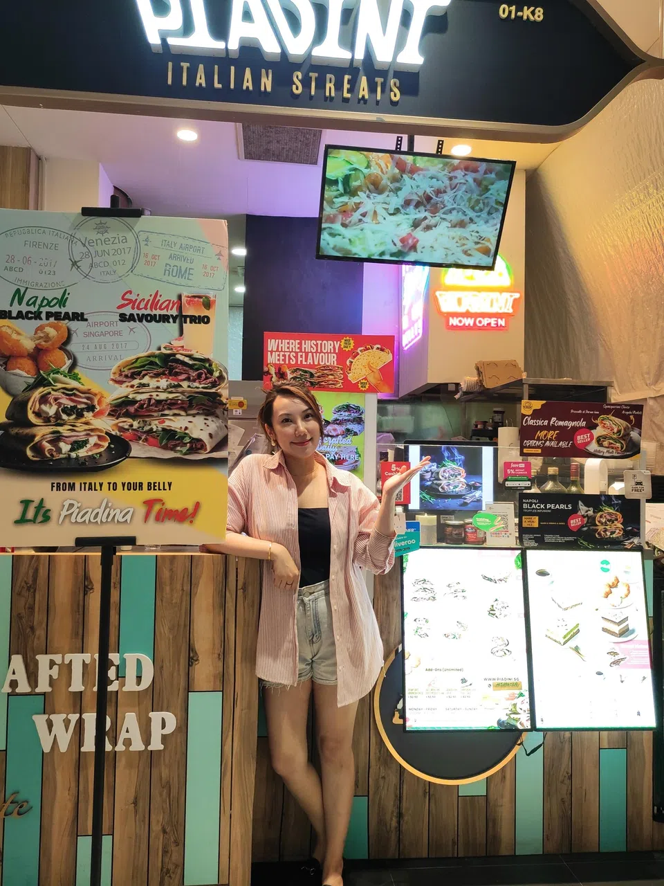 洪慧蒽在疫情前曾是新航空姐，飞行生涯让她在旅途中与皮亚迪纳结下不解之缘。（受访者提供）