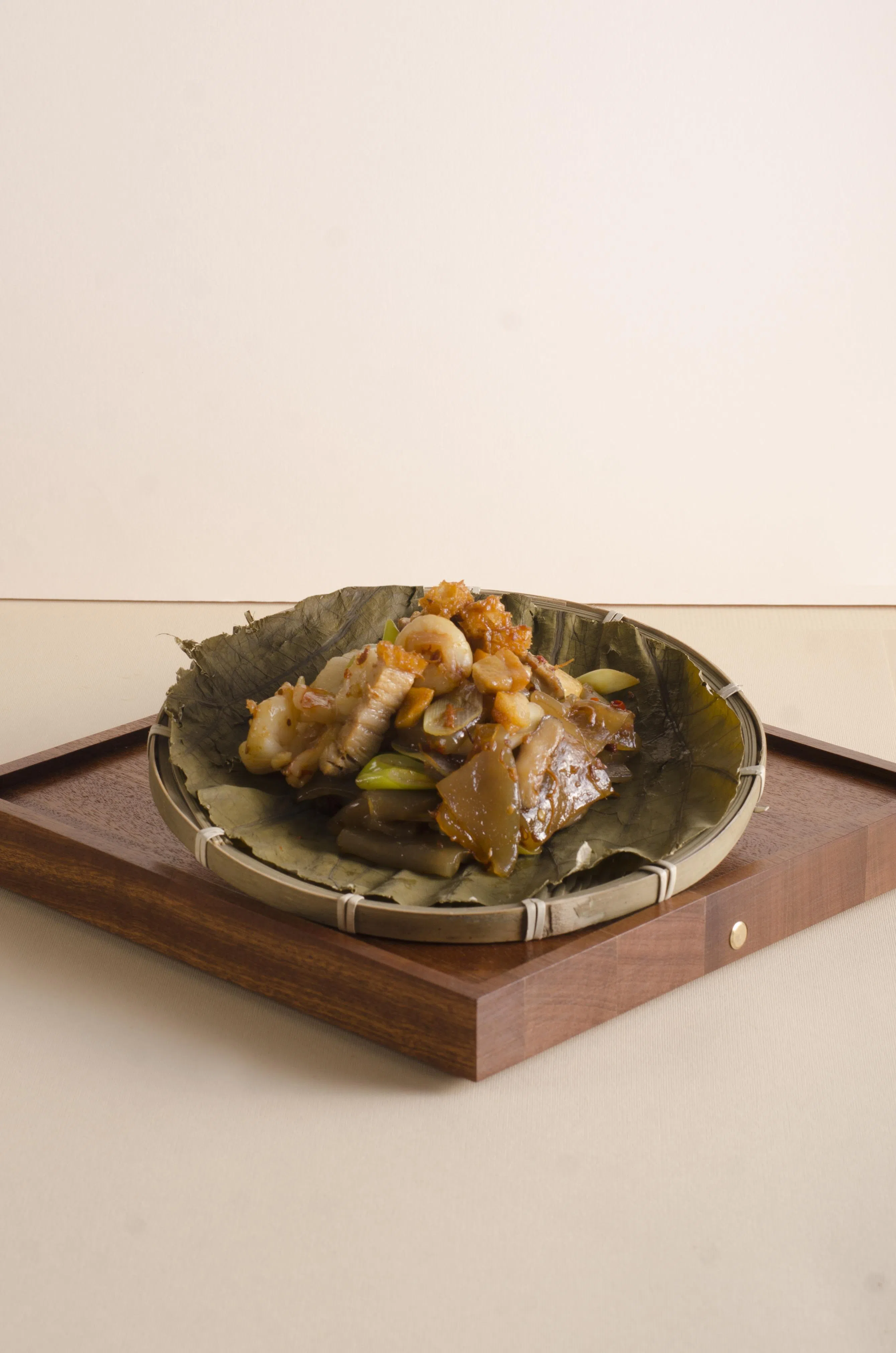 月白的干炒XO番薯粉口感Q嫩，与香菇、樱花虾和XO酱拌炒而成。（餐馆提供）