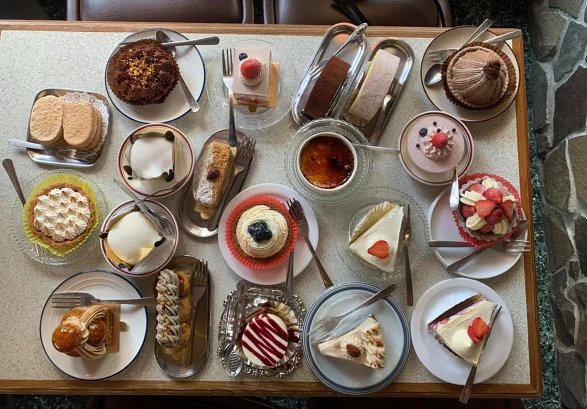 各式各样的蛋糕和甜点，你最想品尝哪一个？（取自Kadoya面簿）