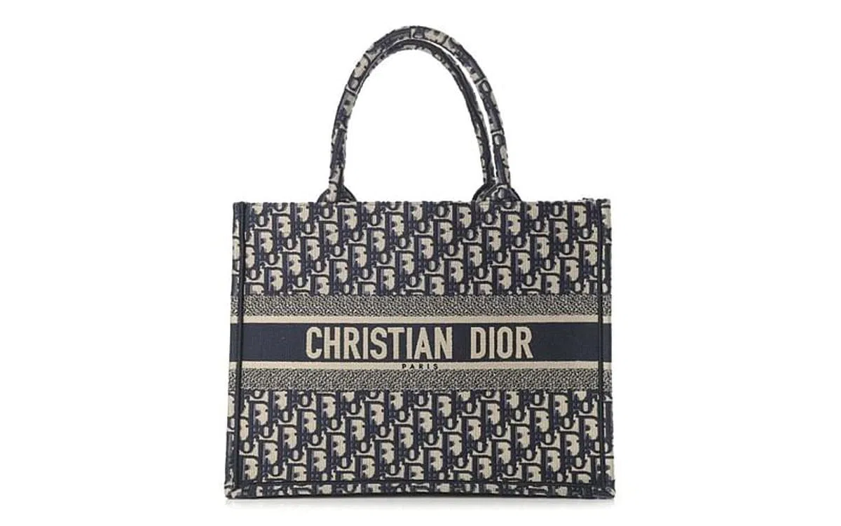 小号Dior Book Tote手袋。（图/Shopee提供）