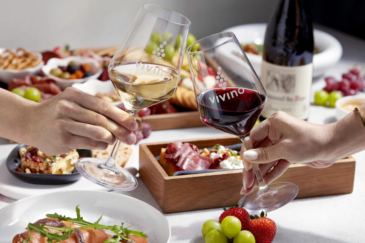 店内设酒吧，提供杯点与小吃。（Vivino提供）