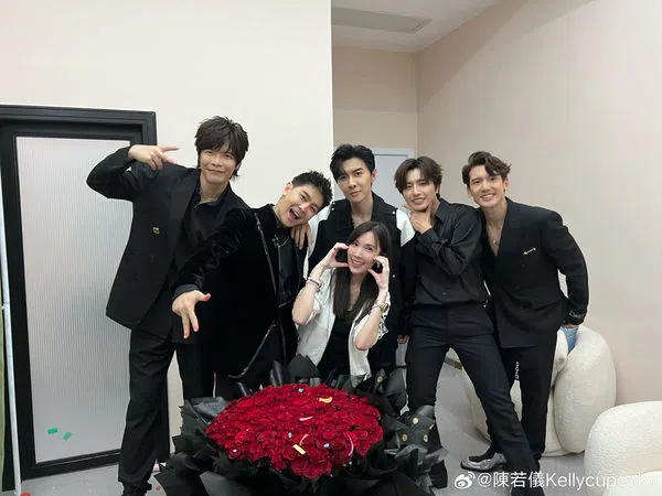 《披荆斩棘》哥哥们齐聚为林志颖惊喜庆生。（互联网）