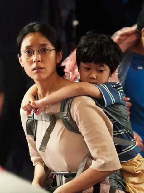 韩孝周上台发表得奖感言时，透露原先害怕无法驾驭《异能》中妈妈的角色。（互联网）