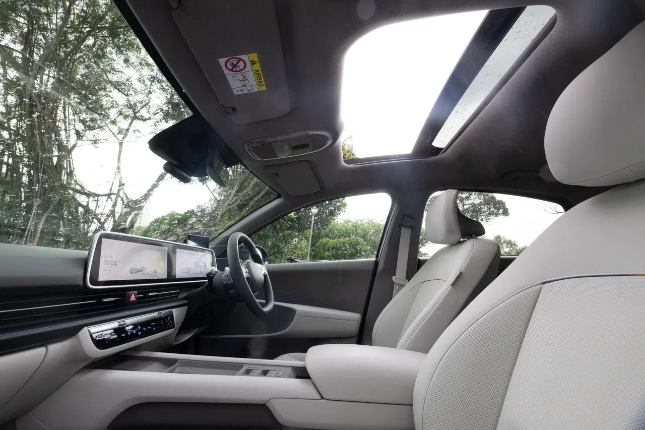 天窗引入阳光，车内更显宽敞明亮。（特约沈康雄摄）