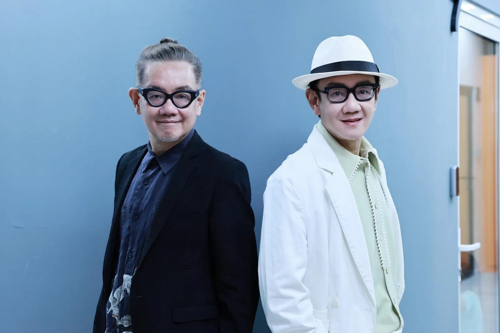 李偲菘（左）和李伟菘从事音乐教育30年。（受访者提供）