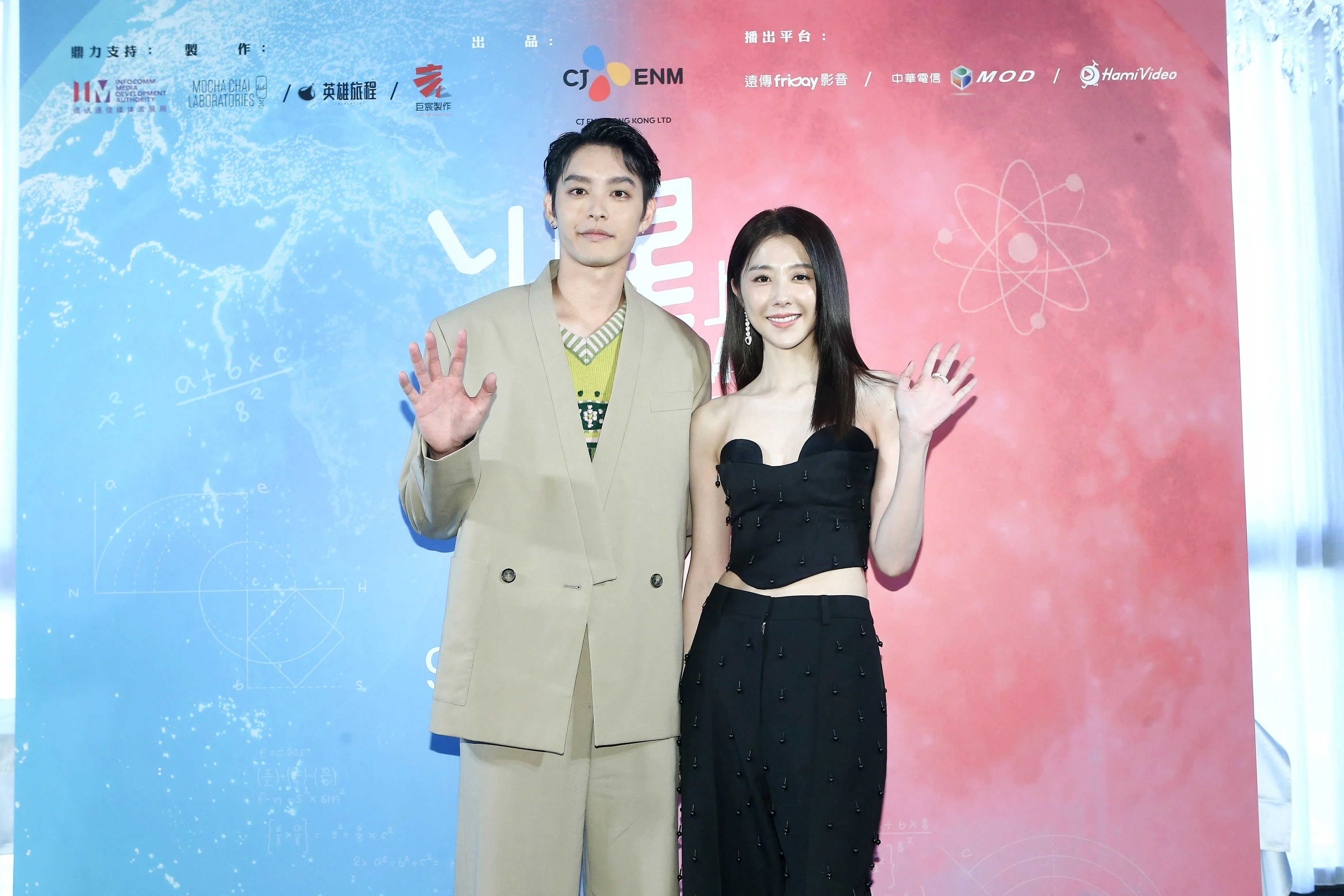 《火星上的维纳斯》促成邵雨薇（右）和曹佑宁首度合作。（CJ ENM HK提供）