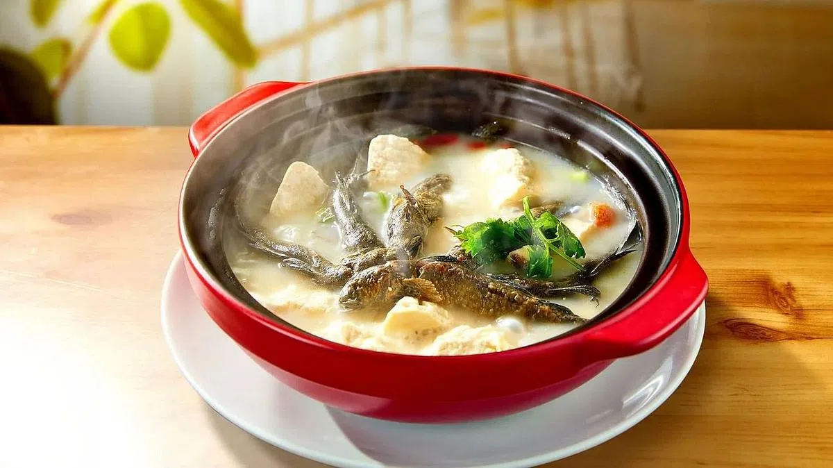 莆田餐馆限时菜之一跳跳鱼撞豆腐汤。（餐馆提供）