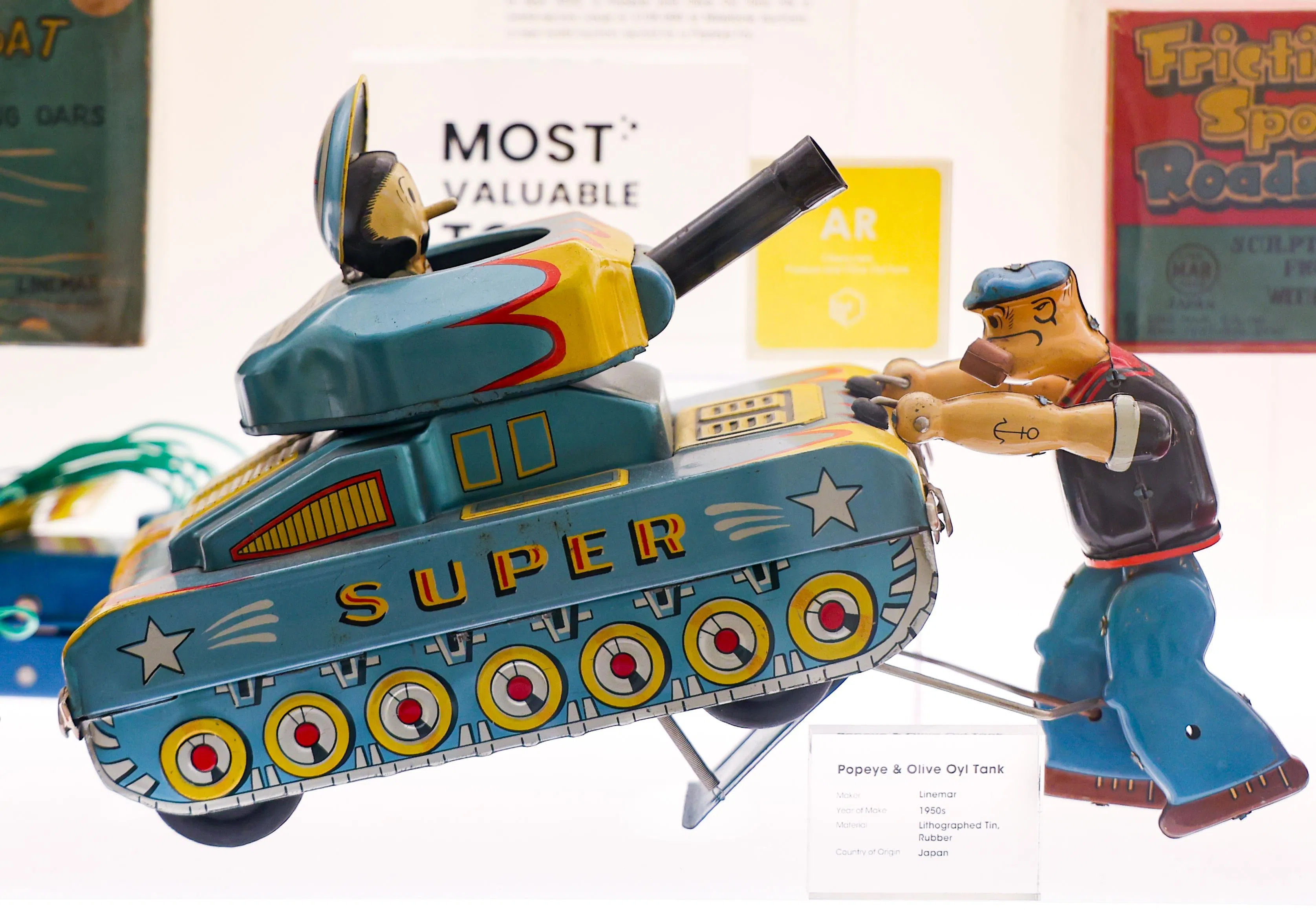 全球仅存五件的“大力水手与奥莉薇坦克车”原型玩具，曾以超十万美元成交，是馆藏之最。（林明顺摄）