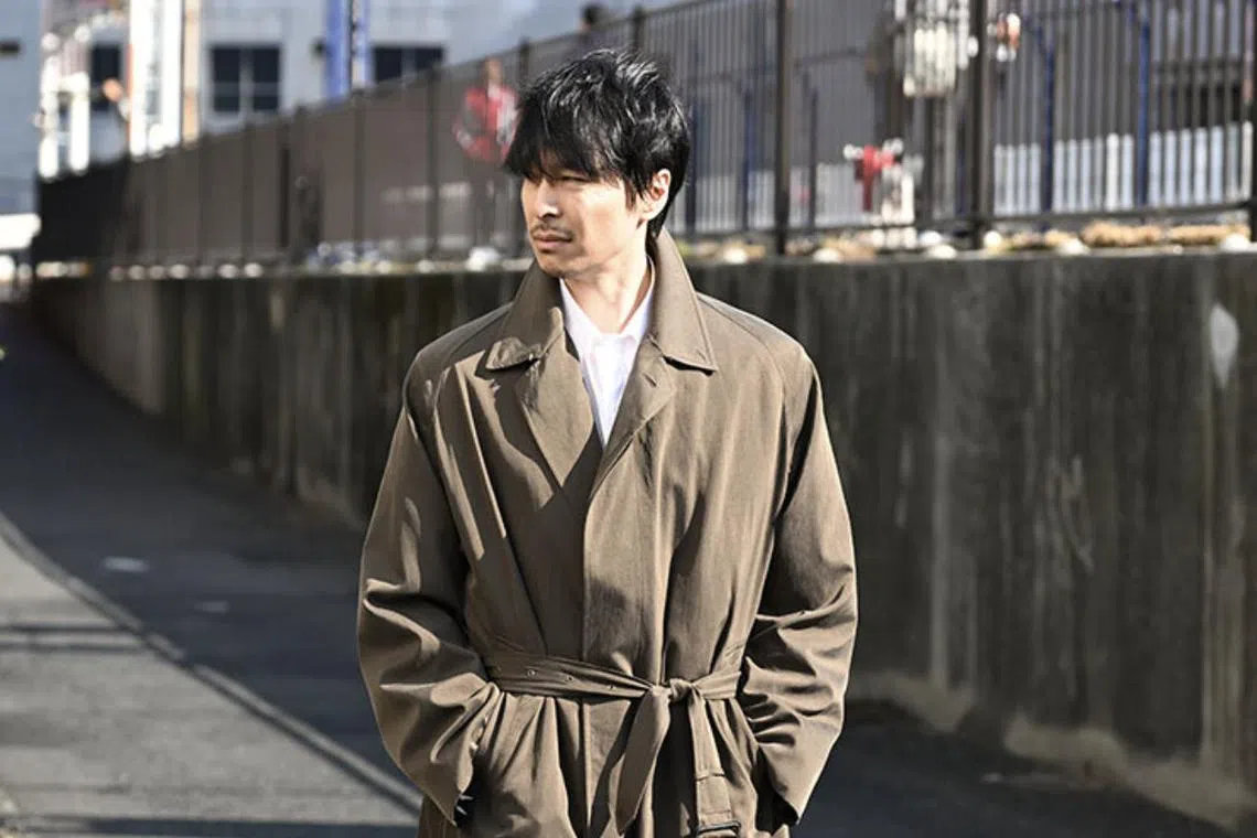 长谷川博己饰演“让杀人犯无罪获释”的“反派”律师。（互联网）