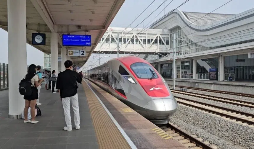 从雅加达到万隆的高铁。（莞尔摄）