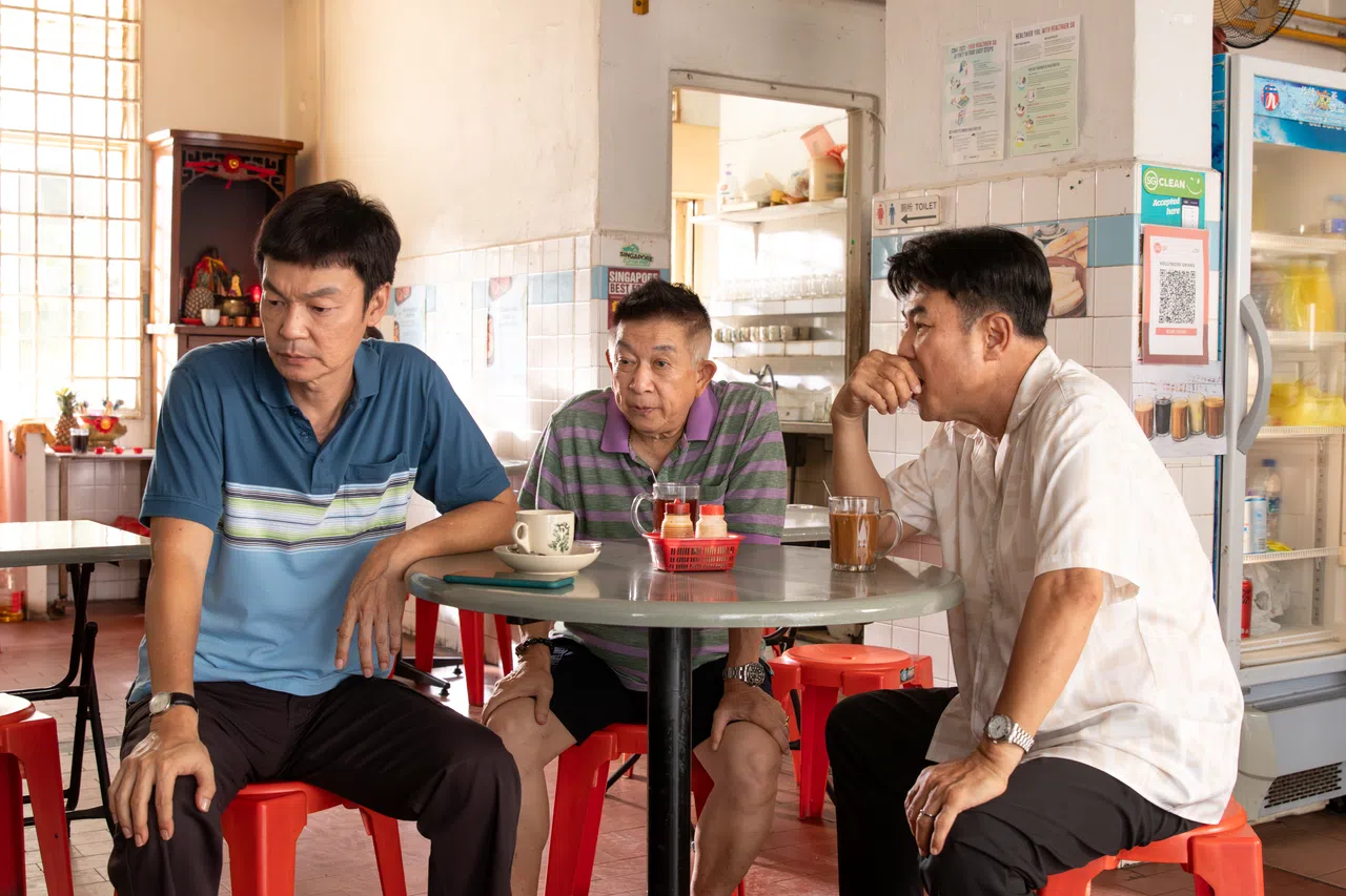 李国煌（左起）、程旭辉和梁志强在《钱不够用3》为钱反目。（嘉华院线提供）