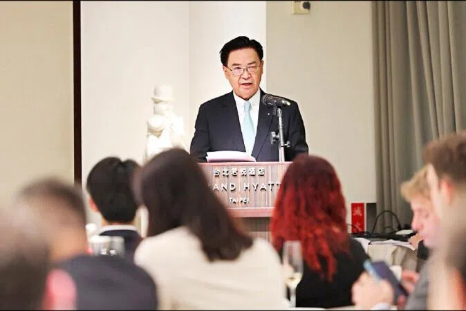 吴钊燮称大陆灰色地带行动将第一岛链转化为单一战区
