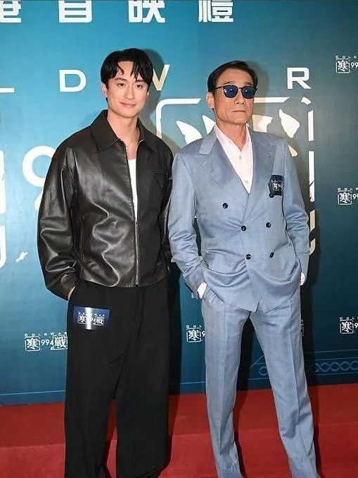 刘俊谦（左）在片中挑大梁饰年轻版的梁家辉得奖角色“李文彬”。（互联网）