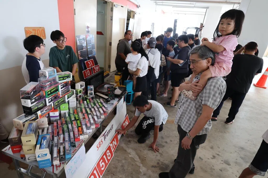 私人巴士业者办发烧友聚会 200人参与年轻者居多