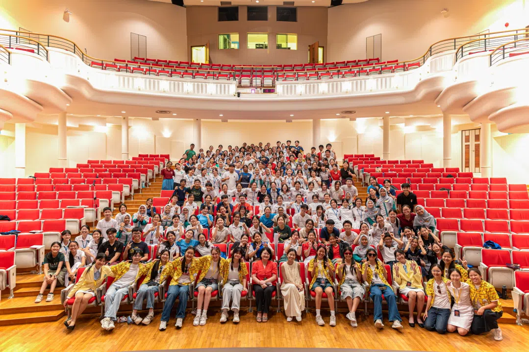 近200名学生领袖齐聚南洋女子中学校，图为全体参与者的大合照。（南洋女中提供）