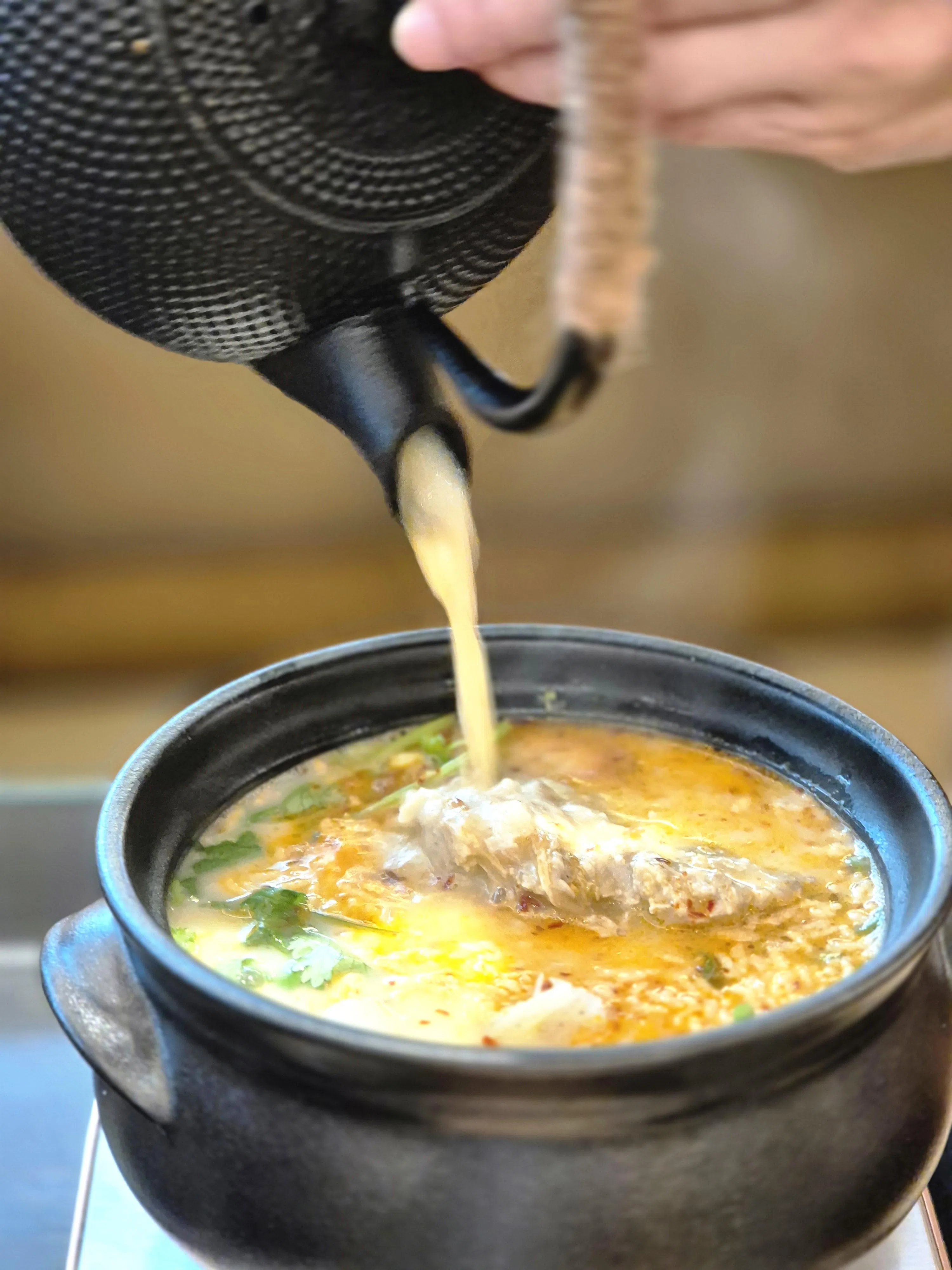 古早味的天津冬菜蒸肉饼，搭配芳香虾米咖喱汤饭，新颖且细致的体验。（陈爱薇摄）