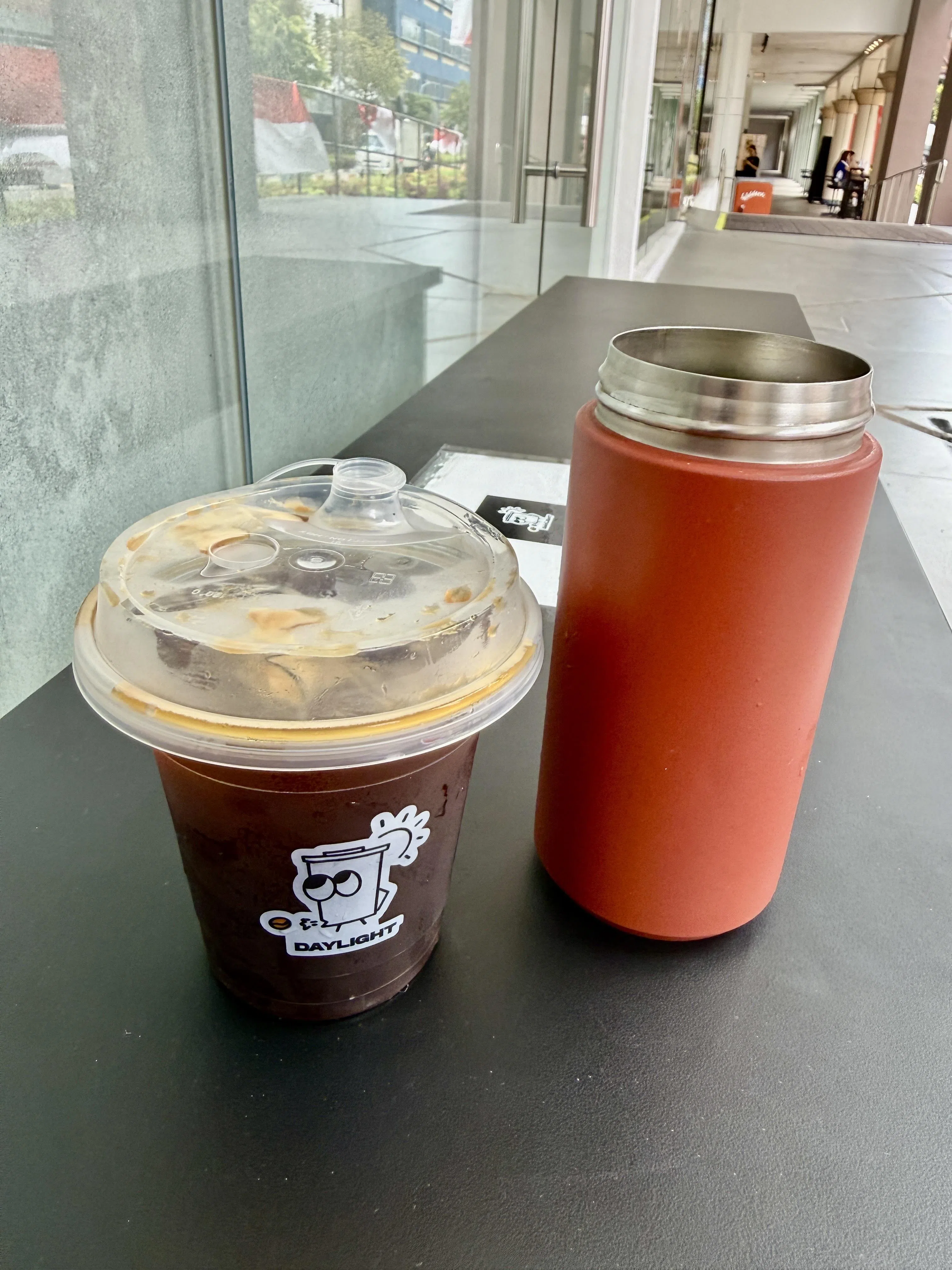 Daylight Coffee服务亲切又支持环保，顾客可自备杯子或水壶。（陈映蓁摄）