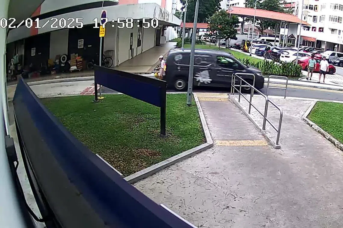 被告倒退时撞到老翁，老翁送院后不治。（取自法庭文件）