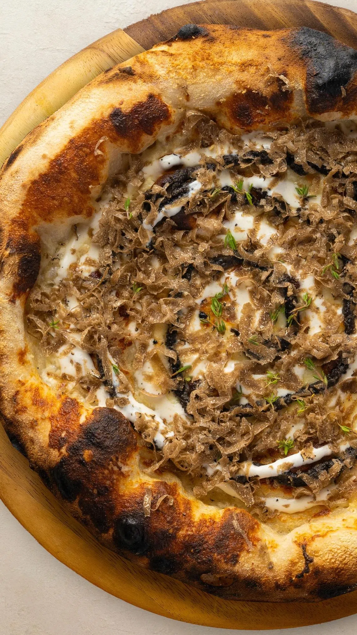 Casa Vostra的Tartufo e Funghi比萨，有松露的香气。（餐馆提供）