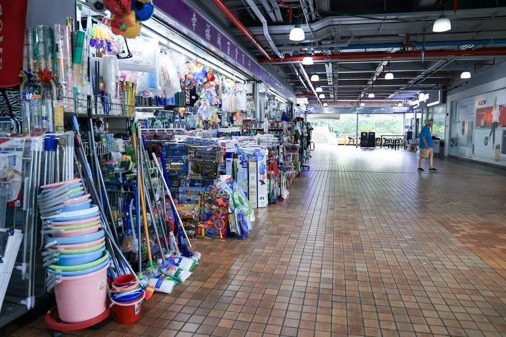 美世界中心老店摆货占道40年被令移走 管委会要求获支持