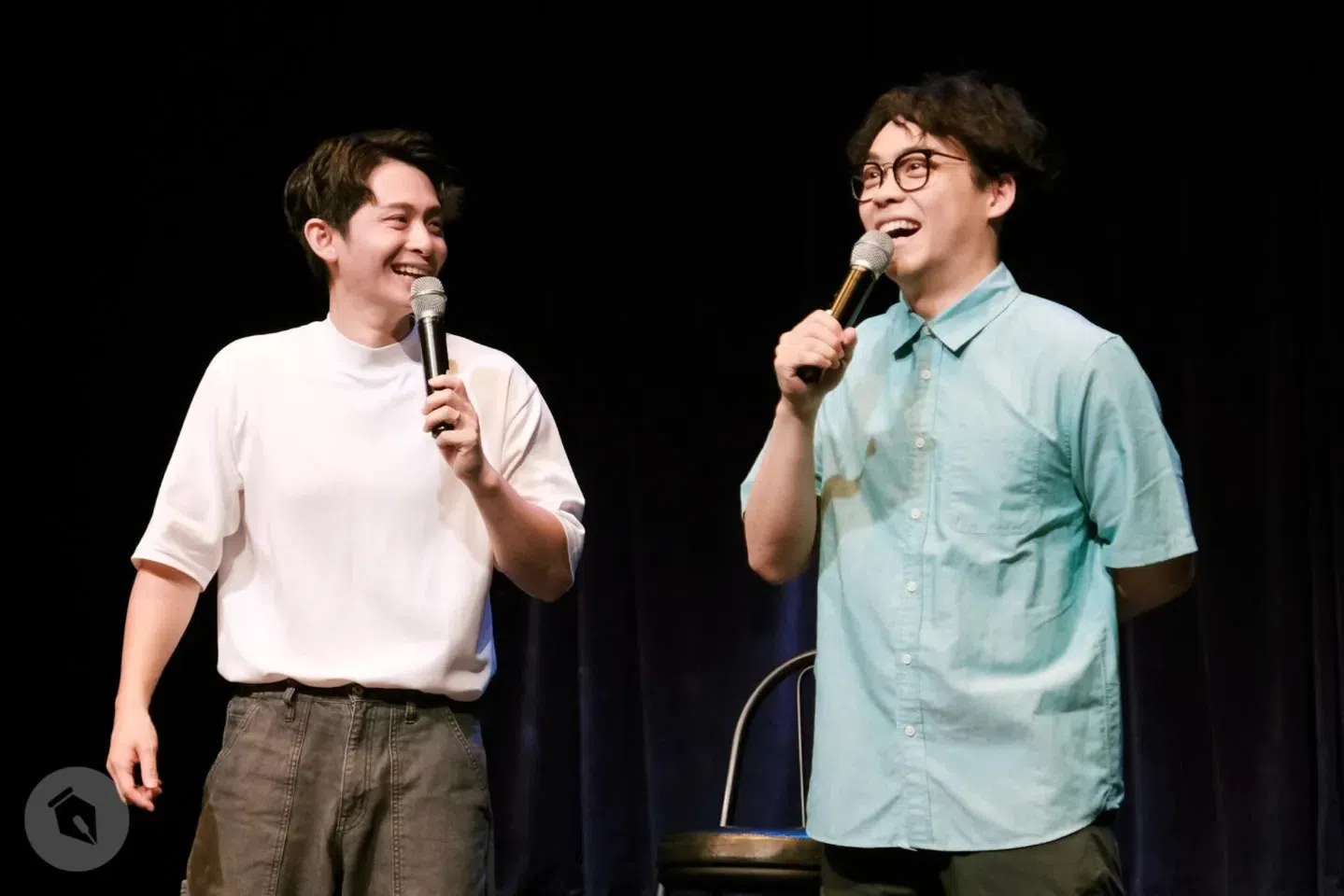 曾博恩（左）和贺珑去年携手前来新加坡演出，如今两人已切割。（取自萨泰尔官网）