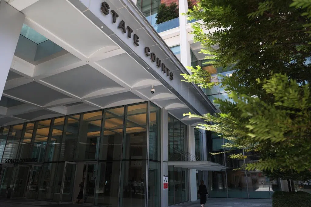 不满幼女大哭35岁父数次动手 判监九个月