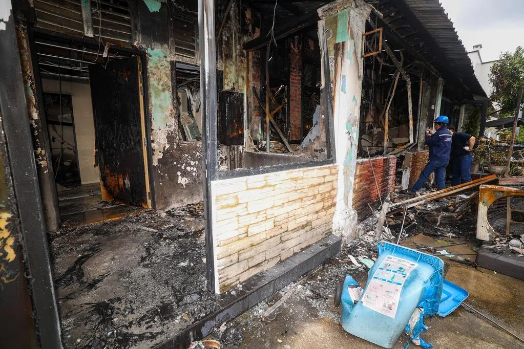 如切一排锌板屋起火一人送院 火势或从无人机店烧起