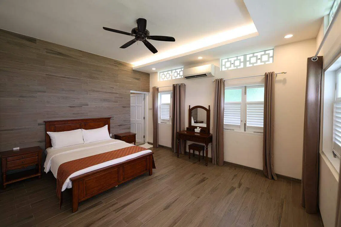 樟宜小屋如今开放让公众租住，图为该建筑物其中一间卧室。（何家俊摄）