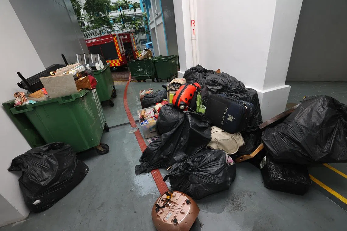 市镇会派人上门清理，短短几小时就清走七车杂物。（唐家鸿摄）