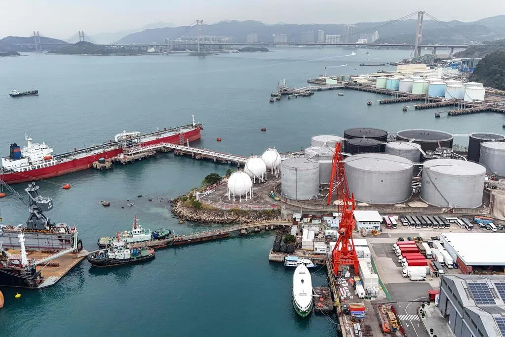 香港3月采购经理指数（PMI）跌至49.3，自去年8月以来首次跌穿50。