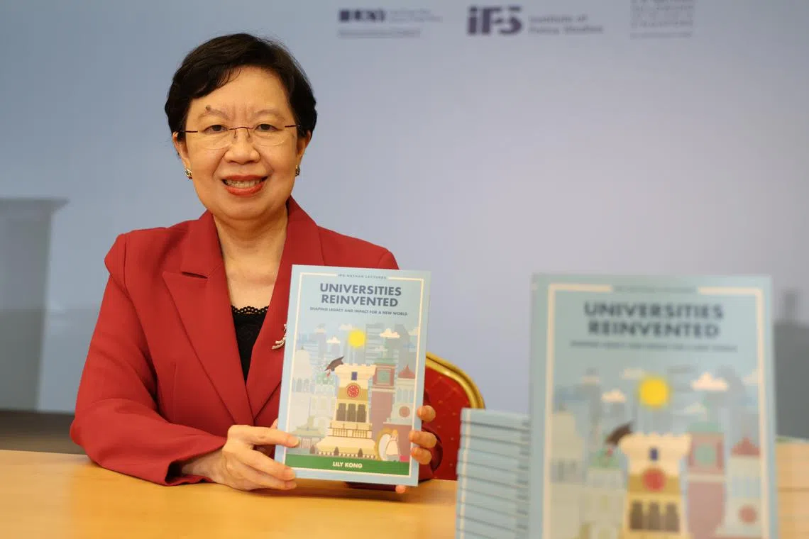 新加坡管理大学校长江莉莉教授，是“新加坡政策研究所——纳丹系列讲座”的第15名主讲学者。她去年在讲座中分享对大学革新的见解，都收录在她的新书。（梁麒麟摄）
