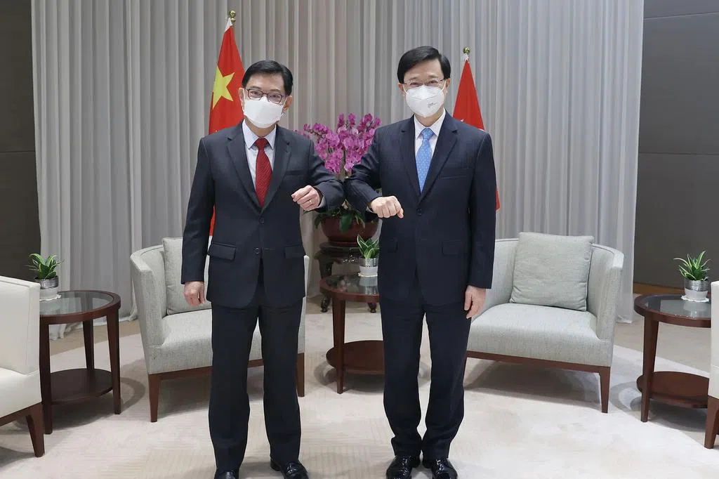 王瑞杰会见李家超探讨深化新港合作 包括经济韧性及公共卫生等领域 | 联合早报