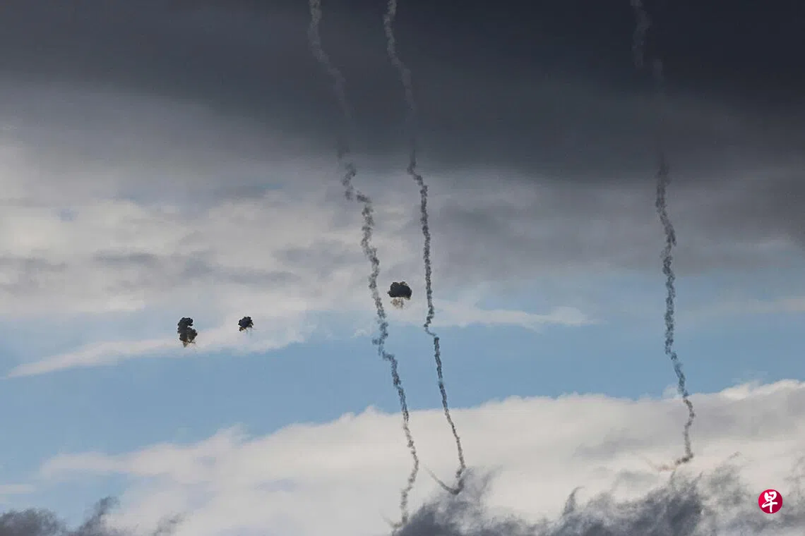 ���������˻�����ʽ��������ͻ����ɫ�С���񷡱ϵͳ��Iron Dome������������������ͼ���조̨��֮�ܡ���T-Dome�������������������һ������ͼΪ3��22�գ�����ɫ�б����ϼ�������������������߽�Ŀ��У�һö��ɫ�С���񷡱ϵͳ�����ص���ձ�ը�� �������磩