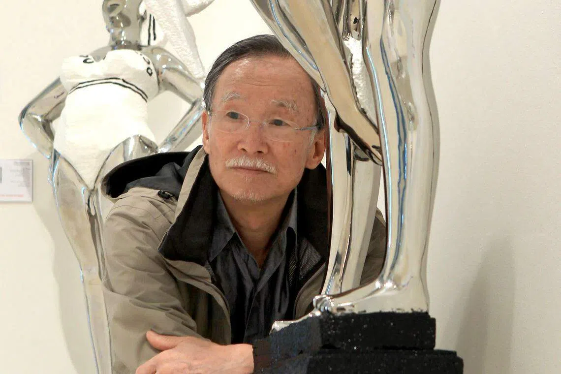 台湾雕塑家朱铭2010年底来本地举办“朱铭作品展”，展出他的20多件石雕与不锈钢作品。（档案照）