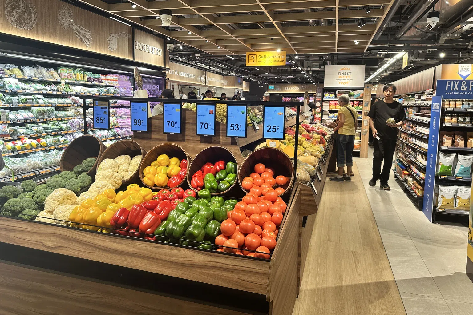 有三名孩子（18岁以下）或以上的CHAS蓝卡和橙卡家庭能享有更多折扣。（平价集团提供）