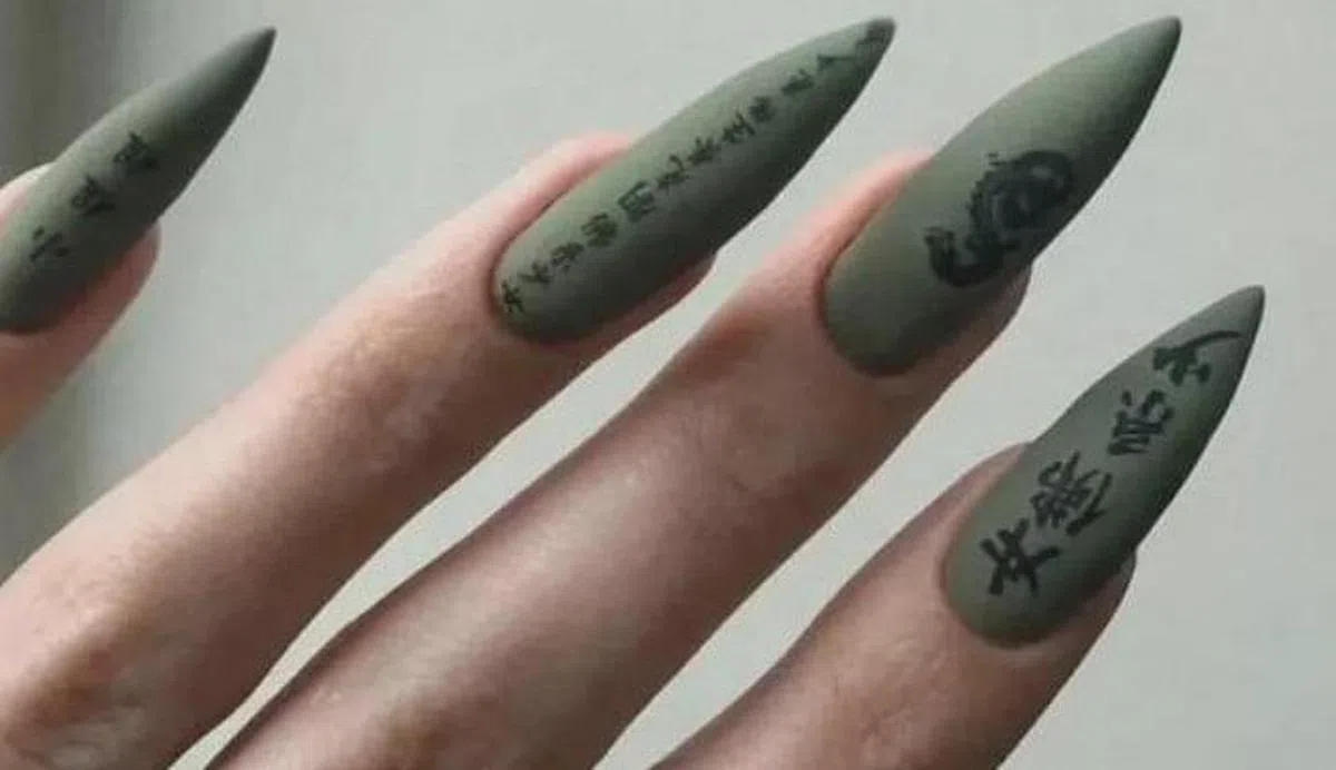 佛媛中流行的佛经美甲（互联网）