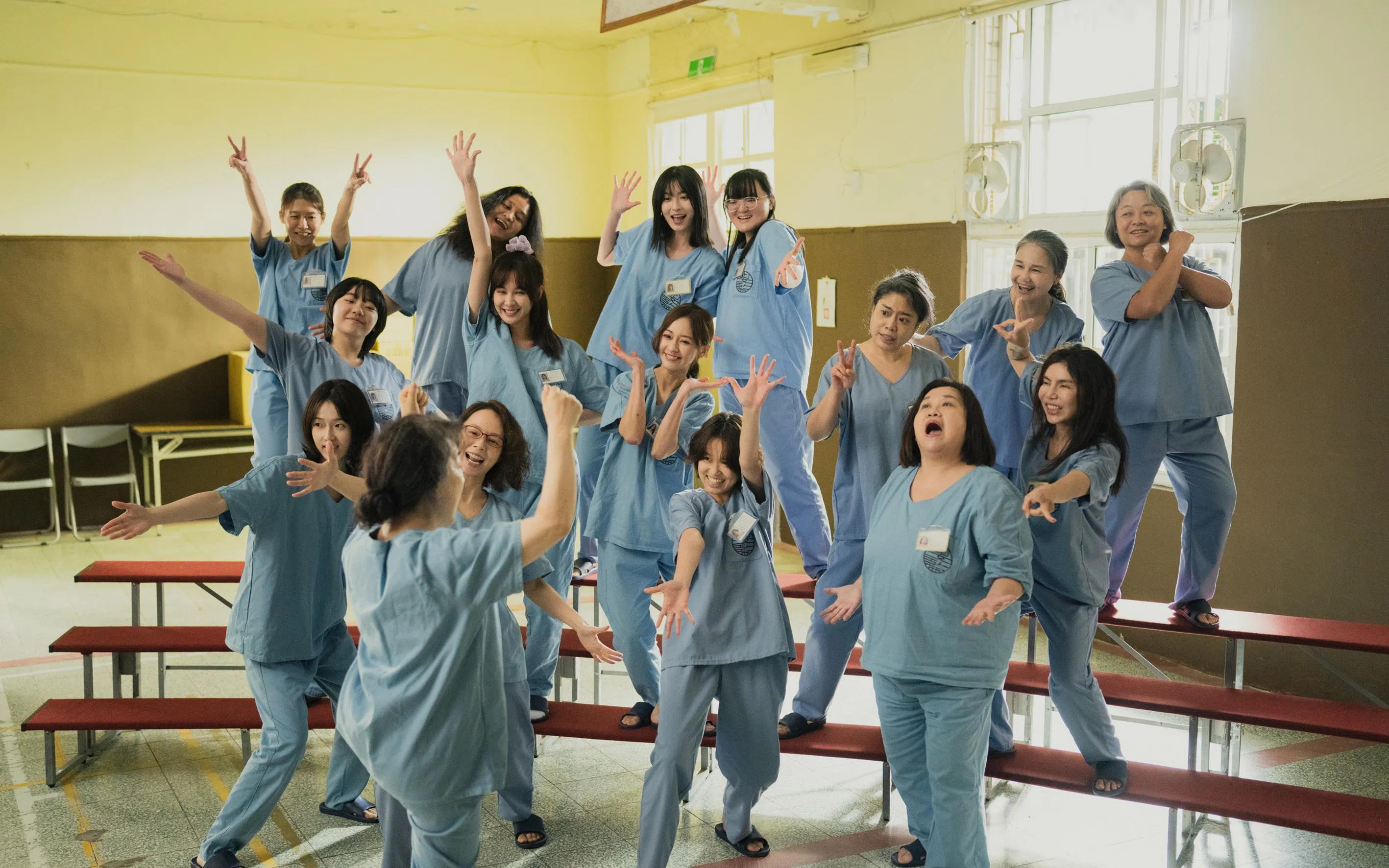 讲述女囚犯故事的台湾电影《阳光女子合唱团》的排名往上攀升一个名次。（嘉华院线提供）