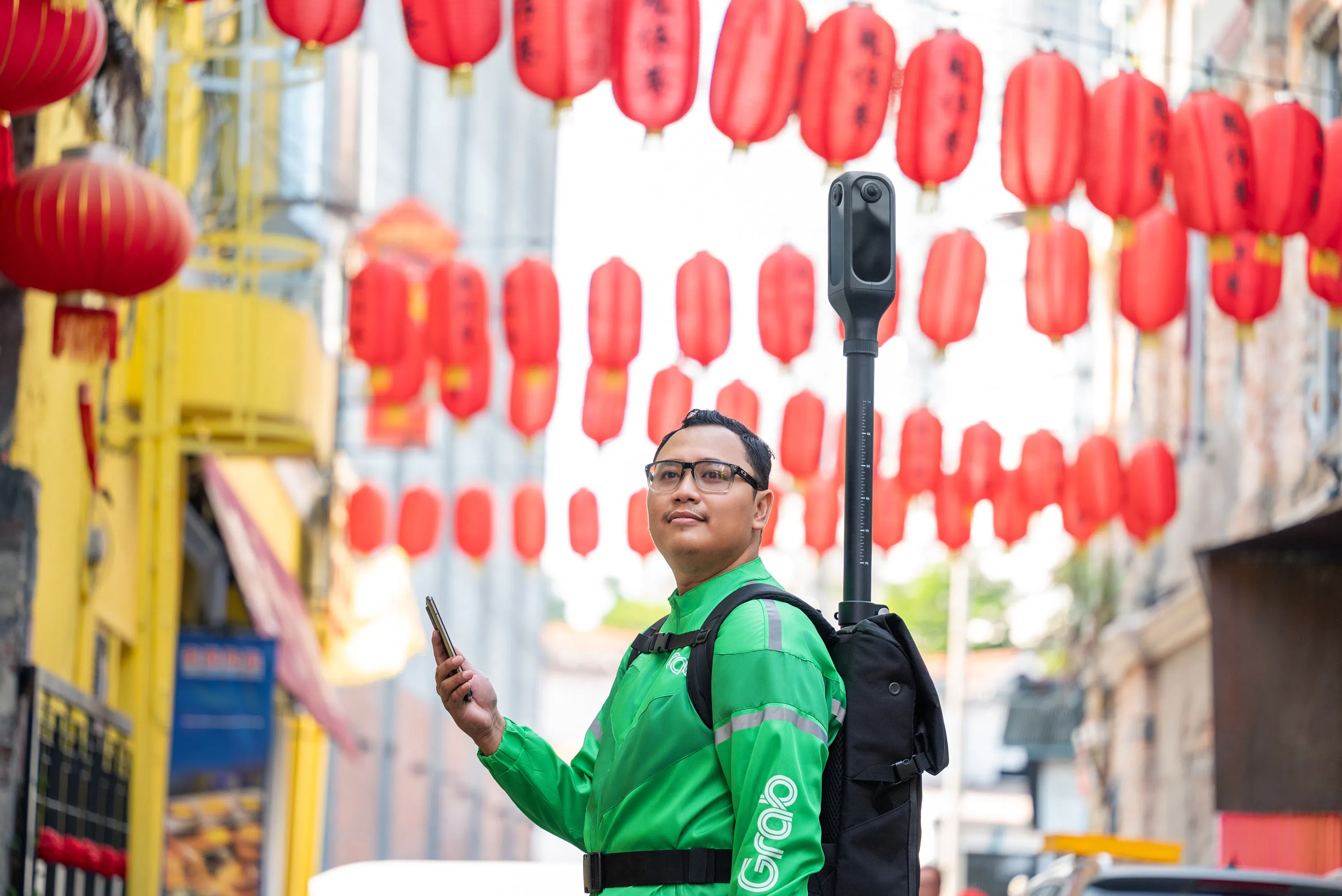 私召车与外送平台Grab设计，号称世上最小的专业制图导航相机KartaCam 2获颁2025年总统设计奖年度设计。（Grab提供）