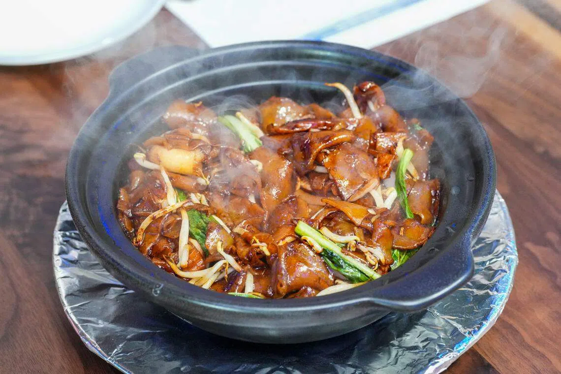 砂煲月光河粉多了砂煲的烟熏香。（餐馆提供）