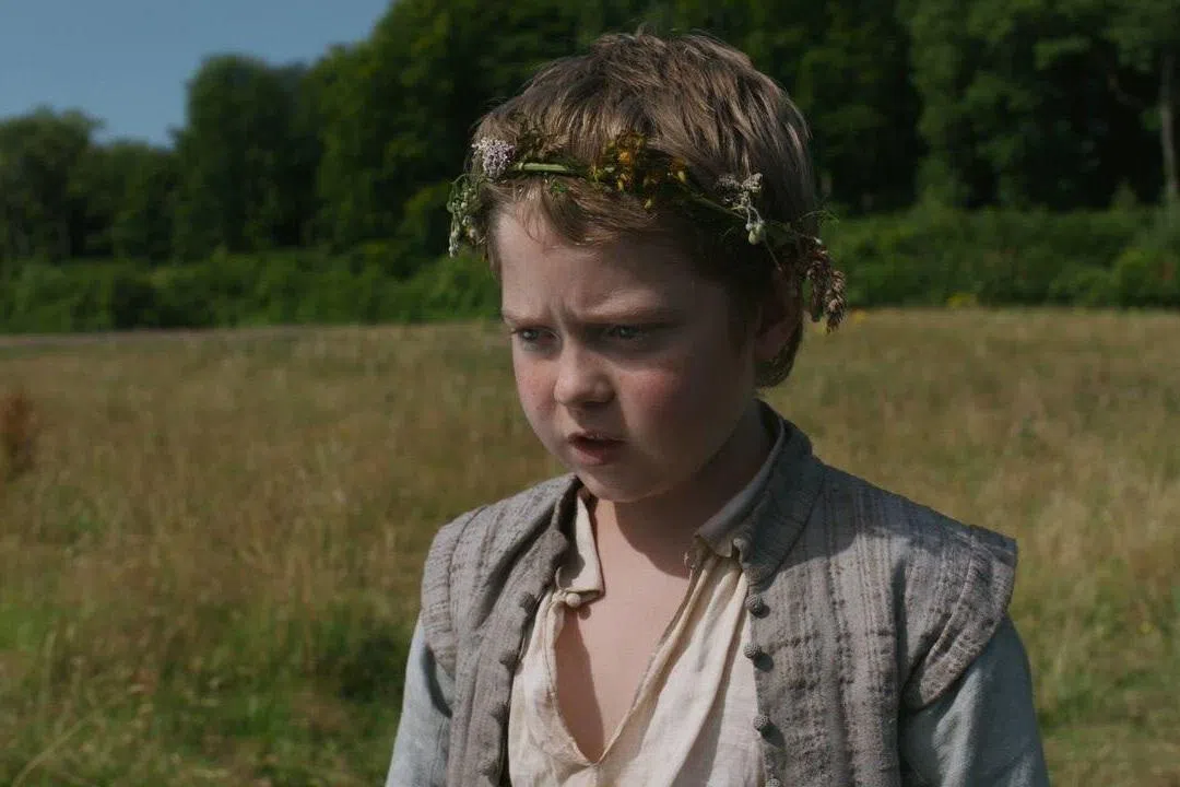 片中11岁的哈姆奈特（Jacobi Jupe饰）之死成就了一出伟大剧作。（互联网）