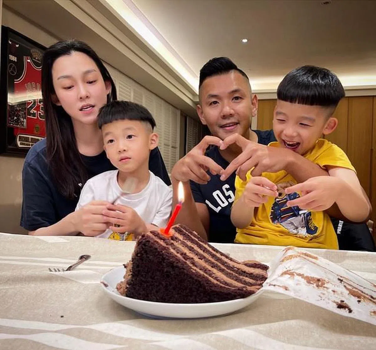 范玮琪和黑人夫妇默默行善。（IG）