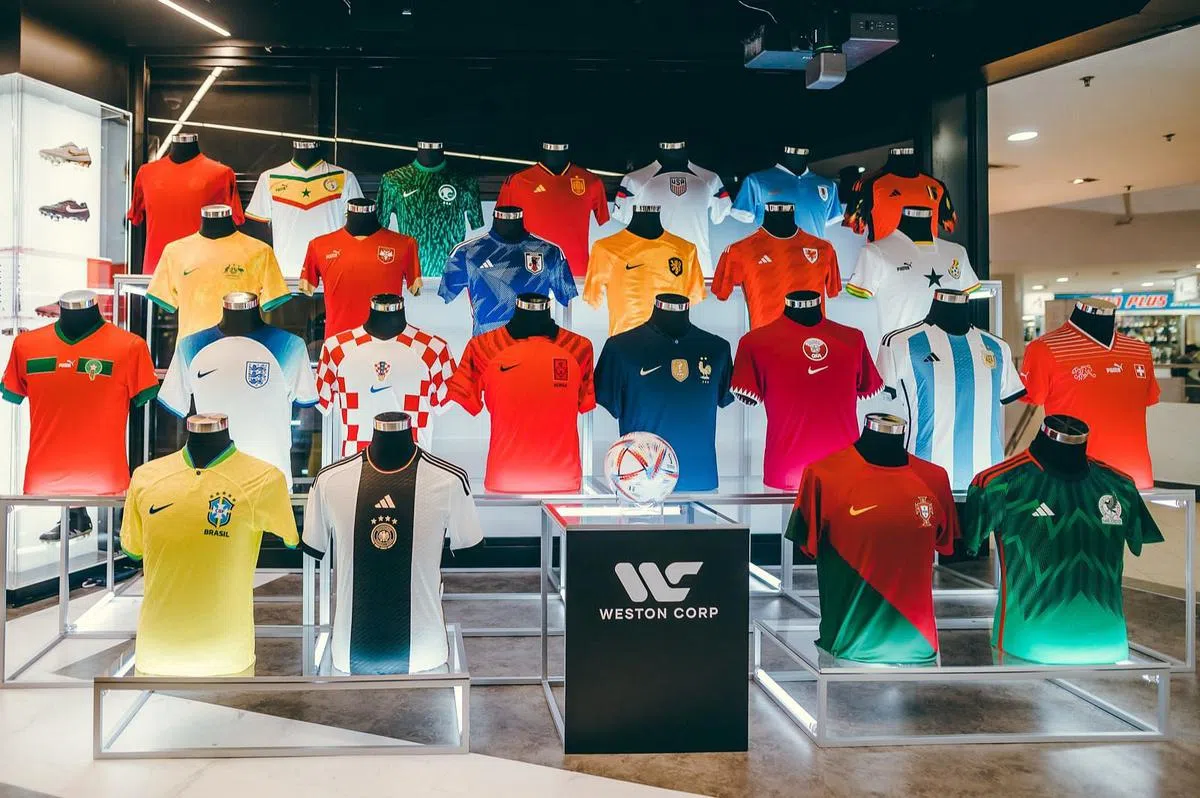 Weston Corp新旗舰店展示本地最全的世界杯球衣。（商家提供）