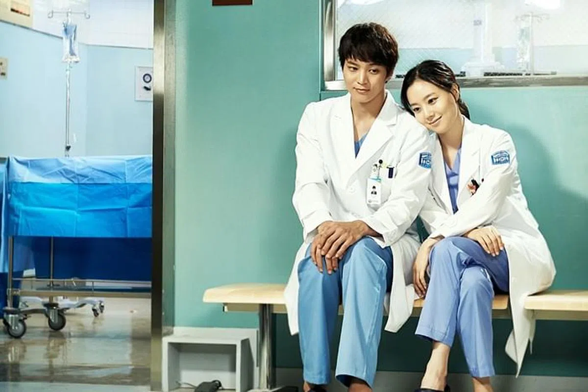 韩版《好医生》由周元，文彩元主演。（图/互联网）