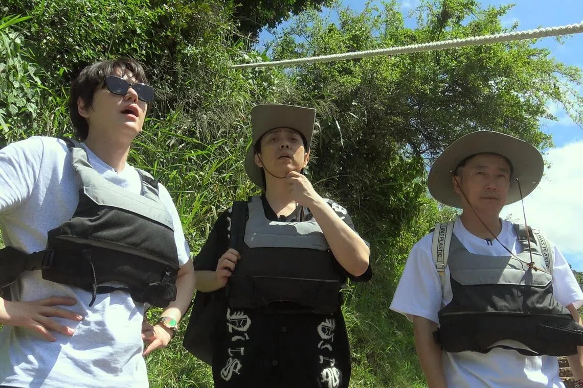 圭贤（左起）、殷志源和李寿根吵吵闹闹，互相发火是《三傻游肯尼亚》的看点。（Netflix提供）