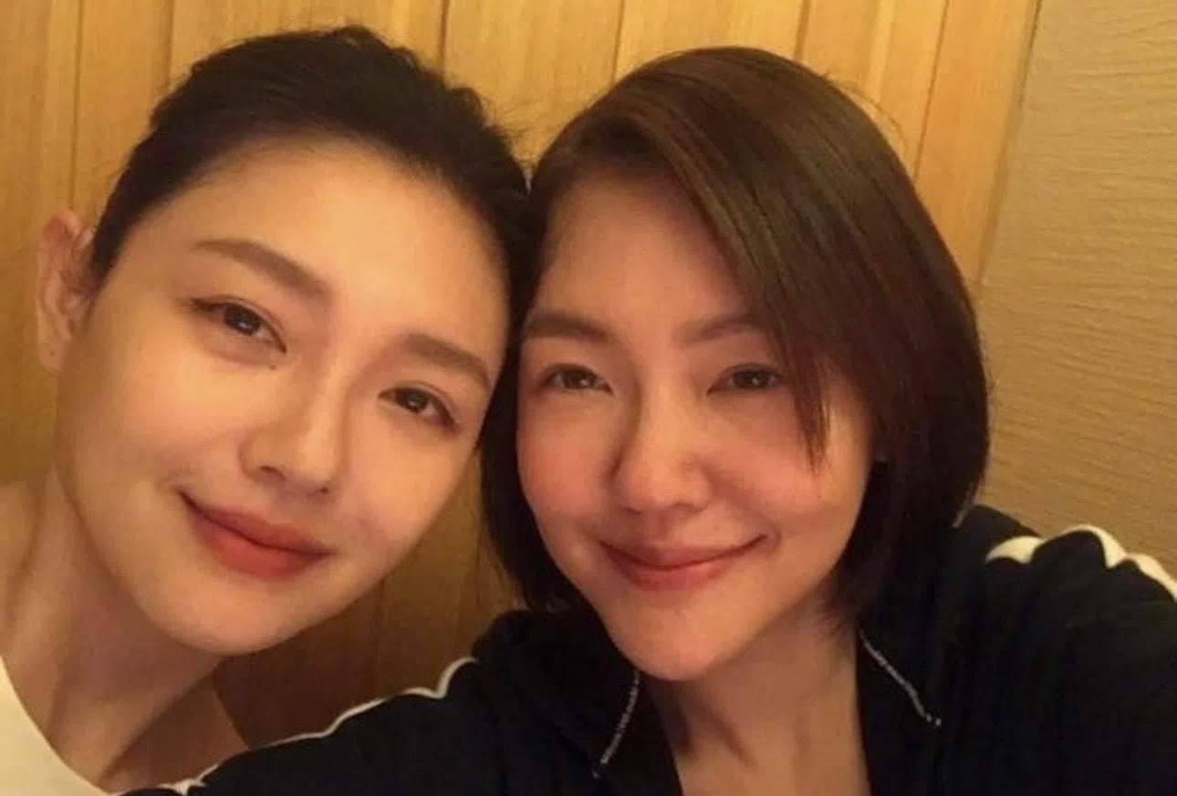 小S（右）和大S姐妹情深，大S的骤逝对小S打击很大。（互联网）