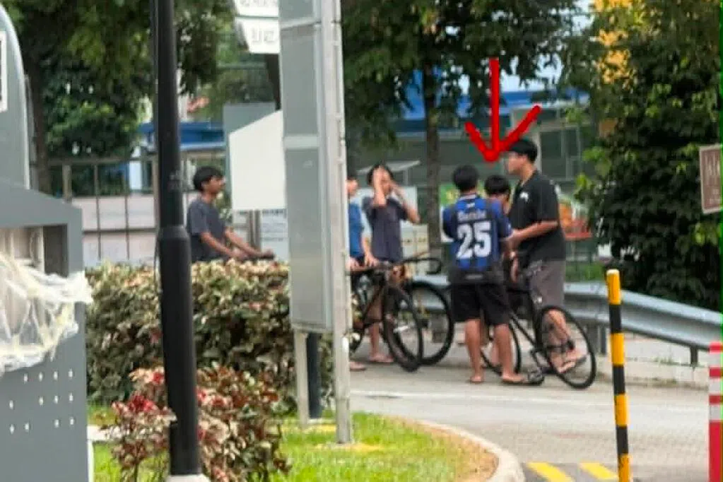 少年疑遭同伴霸凌 晕眩站不稳仍随对方离开