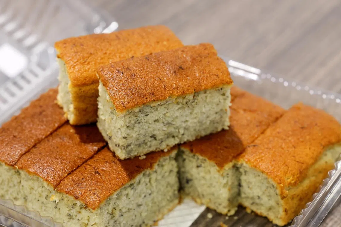 协裕面包的香蕉蛋糕，使用木材和砖窑的烘烤方式。（龙国雄摄）